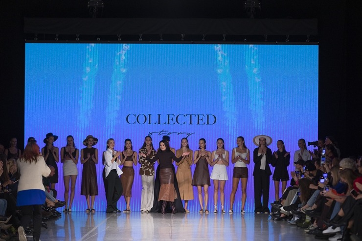 Rīgas modes nedēļā «Riga Fashion Week 2022» prezentējas «Collected Story» no Latvijas. Foto: Mark Litvyakov Rīgas modes nedēļā «Riga Fashion Week 2022» prezentējas «Collected Story» no Latvijas. Foto: Mark Litvyakov 326162