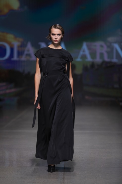Rīgas modes nedēļā «Riga Fashion Week 2022» prezentējas «Diana Arno» no Igaunijas. Foto: Mark Litvyakov Rīgas modes nedēļā «Riga Fashion Week 2022» prezentējas «Diana Arno» no Igaunijas. Foto: Mark Litvyakov 326192