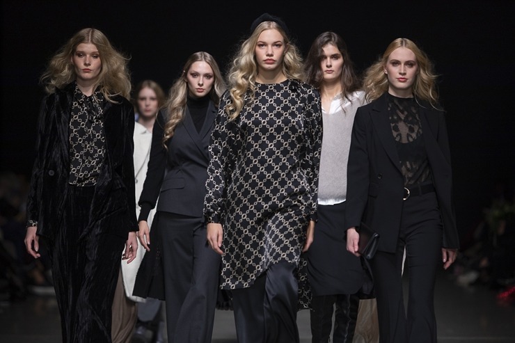 Rīgas modes nedēļā «Riga Fashion Week 2022» prezentējas «Ivo Nikkolo» no Igaunijas. Foto: Mark Litvyakov 326412