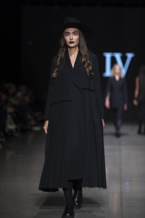 Rīgas modes nedēļā «Riga Fashion Week 2022» prezentējas «Iveta Vecmane» no Latvijas. Foto: Mark Litvyakov 326474