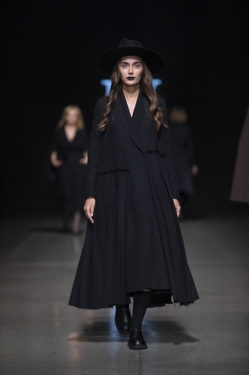 Rīgas modes nedēļā «Riga Fashion Week 2022» prezentējas «Iveta Vecmane» no Latvijas. Foto: Mark Litvyakov Rīgas modes nedēļā «Riga Fashion Week 2022» prezentējas «Iveta Vecmane» no Latvijas. Foto: Mark Litvyakov 326497
