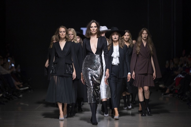 Rīgas modes nedēļā «Riga Fashion Week 2022» prezentējas «Iveta Vecmane» no Latvijas. Foto: Mark Litvyakov Rīgas modes nedēļā «Riga Fashion Week 2022» prezentējas «Iveta Vecmane» no Latvijas. Foto: Mark Litvyakov 326501