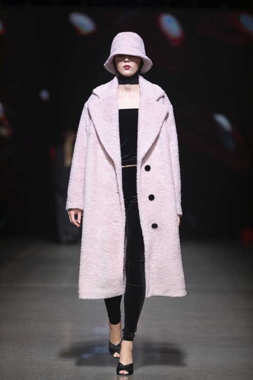 Rīgas modes nedēļā «Riga Fashion Week 2022» prezentējas «Nolo» no Latvijas. Foto: Mark Litvyakov 326517