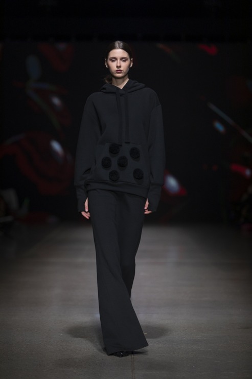 Rīgas modes nedēļā «Riga Fashion Week 2022» prezentējas «Nolo» no Latvijas. Foto: Mark Litvyakov 326504