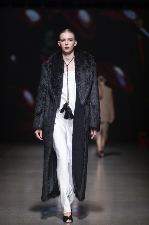 Rīgas modes nedēļā «Riga Fashion Week 2022» prezentējas «Nolo» no Latvijas. Foto: Mark Litvyakov 326537