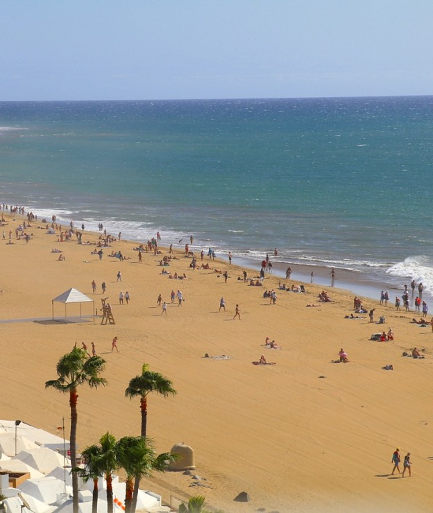 Grankanāriju Maspalomas kāpas ir populāras nūdistu un dabas aizstāvju vidū. Sadarbībā ar Tez Tour Latvia un airBaltic Grankanāriju Maspalomas kāpas ir populāras nūdistu un dabas aizstāvju vidū. Sadarbībā ar Tez Tour Latvia un airBaltic 327790