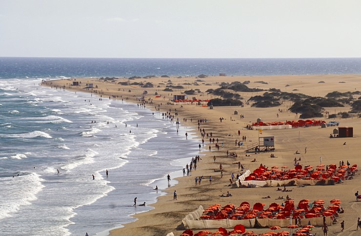 Grankanāriju Maspalomas kāpas ir populāras nūdistu un dabas aizstāvju vidū. Sadarbībā ar Tez Tour Latvia un airBaltic Grankanāriju Maspalomas kāpas ir populāras nūdistu un dabas aizstāvju vidū. Sadarbībā ar Tez Tour Latvia un airBaltic 327791