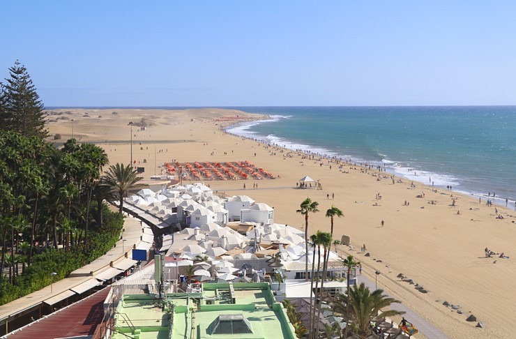 Grankanāriju Maspalomas kāpas ir populāras nūdistu un dabas aizstāvju vidū. Sadarbībā ar Tez Tour Latvia un airBaltic Grankanāriju Maspalomas kāpas ir populāras nūdistu un dabas aizstāvju vidū. Sadarbībā ar Tez Tour Latvia un airBaltic 327784