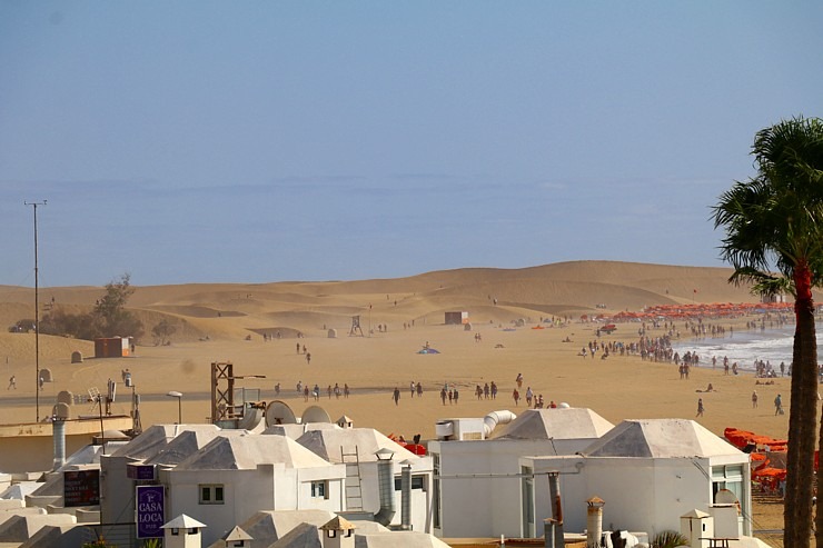 Grankanāriju Maspalomas kāpas ir populāras nūdistu un dabas aizstāvju vidū. Sadarbībā ar Tez Tour Latvia un airBaltic Grankanāriju Maspalomas kāpas ir populāras nūdistu un dabas aizstāvju vidū. Sadarbībā ar Tez Tour Latvia un airBaltic 327785
