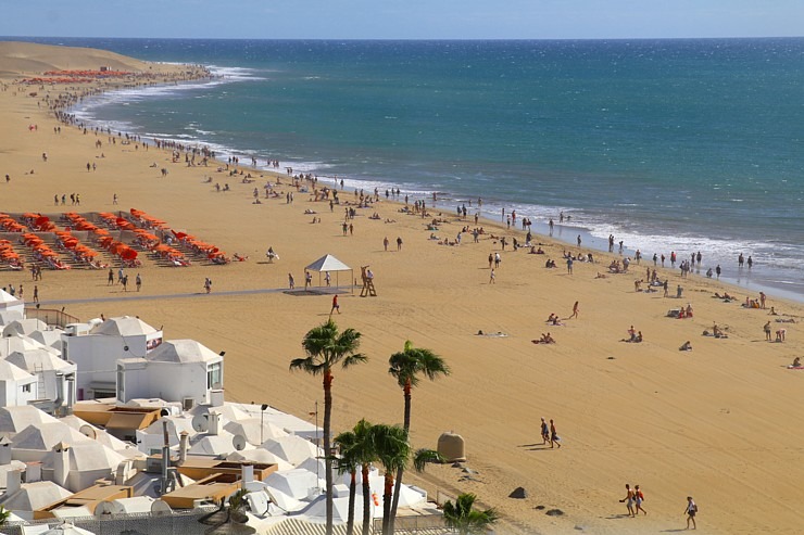 Grankanāriju Maspalomas kāpas ir populāras nūdistu un dabas aizstāvju vidū. Sadarbībā ar Tez Tour Latvia un airBaltic Grankanāriju Maspalomas kāpas ir populāras nūdistu un dabas aizstāvju vidū. Sadarbībā ar Tez Tour Latvia un airBaltic 327788
