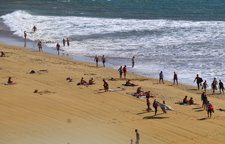 Grankanāriju Maspalomas kāpas ir populāras nūdistu un dabas aizstāvju vidū. Sadarbībā ar Tez Tour Latvia un airBaltic Grankanāriju Maspalomas kāpas ir populāras nūdistu un dabas aizstāvju vidū. Sadarbībā ar Tez Tour Latvia un airBaltic 327789