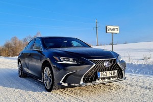 Travelnews.lv redakcija 2022.gadā ceļoja ar 17 dažādiem spēkratiem: Lexus ES 300h 1