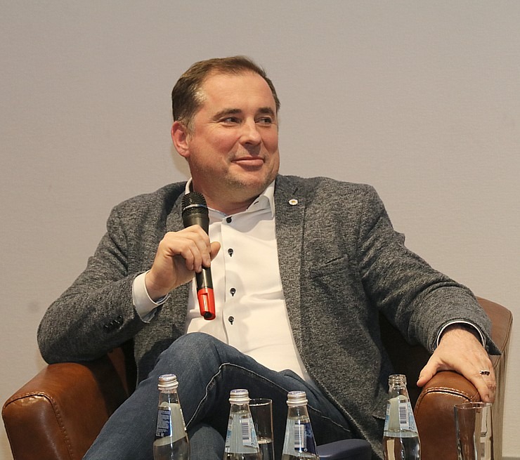 Latvijas Restorānu biedrība rīko ar ekspertiem un valdības pārstāvjiem diskusiju par 12% PVN restorāniem Pārdaugavas viesnīcā «Islande Hotel» 330966