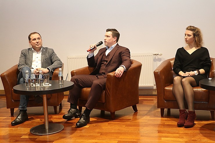 Latvijas Restorānu biedrība rīko ar ekspertiem un valdības pārstāvjiem diskusiju par 12% PVN restorāniem Pārdaugavas viesnīcā «Islande Hotel» 330968