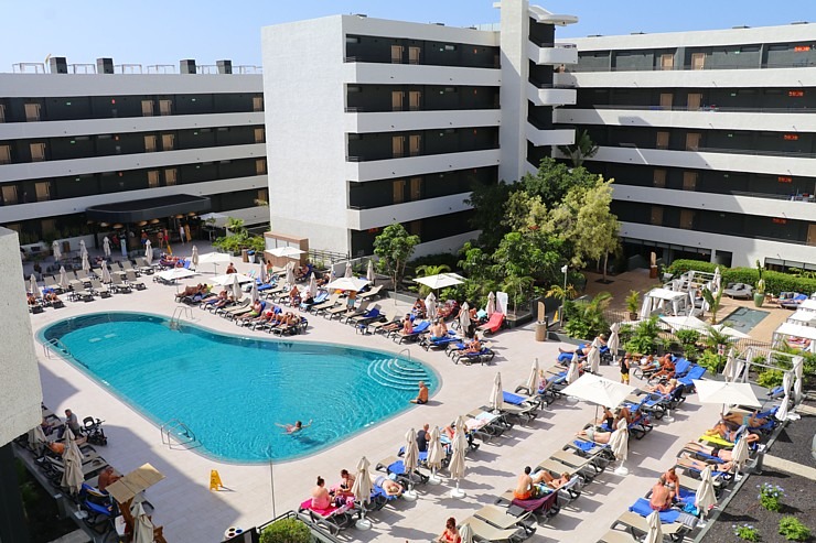 Travelnews.lv iepazīst Tenerifes 4 zvaigžņu viesnīcu «Labranda Suites Costa Adeje». Sadarbībā ar Tez Tour un airBaltic 331074