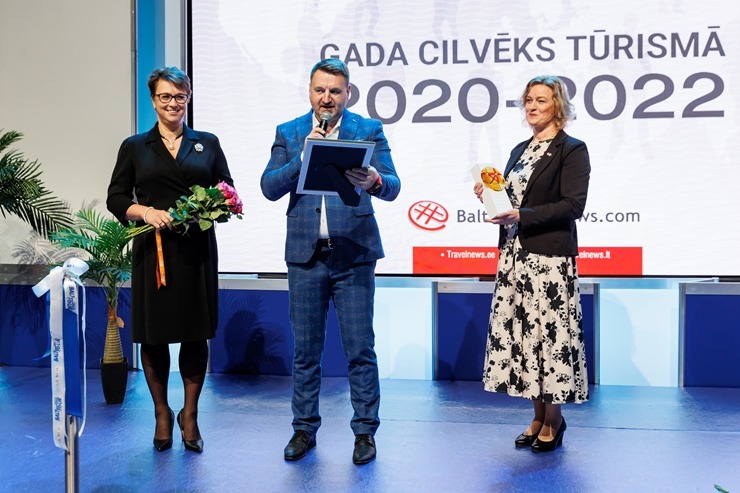 Ķīpsalas tūrisma izstādē «Balttour 2023» tiek sveikti «Gada cilvēks tūrismā 2022-2023» laureāti - Jānis Jenzis, Astrīda Trupovniece un Vadim Muhins. F Ķīpsalas tūrisma izstādē «Balttour 2023» tiek sveikti «Gada cilvēks tūrismā 2022-2023» laureāti - Jānis Jenzis, Astrīda Trupovniece un Vadim Muhins. F 332294