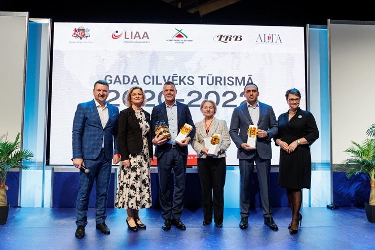 Ķīpsalas tūrisma izstādē «Balttour 2023» tiek sveikti «Gada cilvēks tūrismā 2022-2023» laureāti - Jānis Jenzis, Astrīda Trupovniece un Vadim Muhins. F Ķīpsalas tūrisma izstādē «Balttour 2023» tiek sveikti «Gada cilvēks tūrismā 2022-2023» laureāti - Jānis Jenzis, Astrīda Trupovniece un Vadim Muhins. F 332300