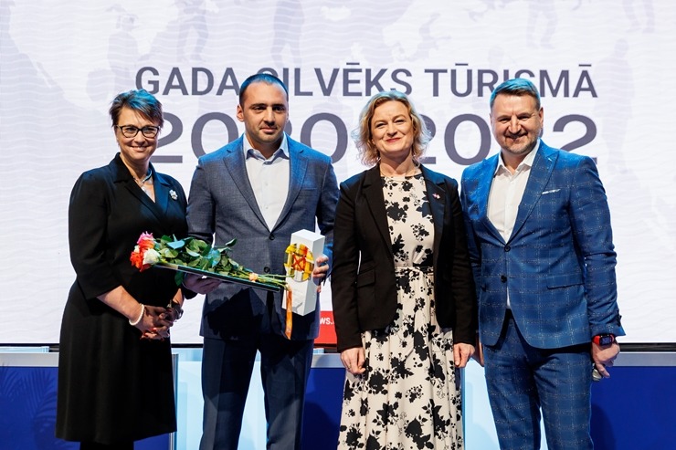 Ķīpsalas tūrisma izstādē «Balttour 2023» tiek sveikti «Gada cilvēks tūrismā 2022-2023» laureāti - Jānis Jenzis, Astrīda Trupovniece un Vadim Muhins. F Ķīpsalas tūrisma izstādē «Balttour 2023» tiek sveikti «Gada cilvēks tūrismā 2022-2023» laureāti - Jānis Jenzis, Astrīda Trupovniece un Vadim Muhins. F 332286