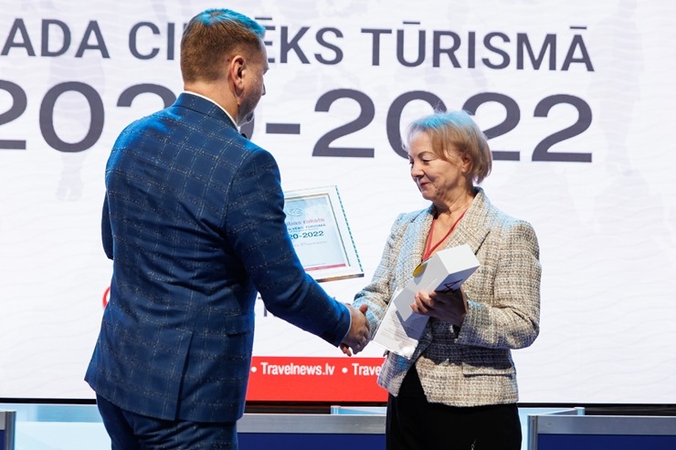 Ķīpsalas tūrisma izstādē «Balttour 2023» tiek sveikti «Gada cilvēks tūrismā 2022-2023» laureāti - Jānis Jenzis, Astrīda Trupovniece un Vadim Muhins. F Ķīpsalas tūrisma izstādē «Balttour 2023» tiek sveikti «Gada cilvēks tūrismā 2022-2023» laureāti - Jānis Jenzis, Astrīda Trupovniece un Vadim Muhins. F 332289