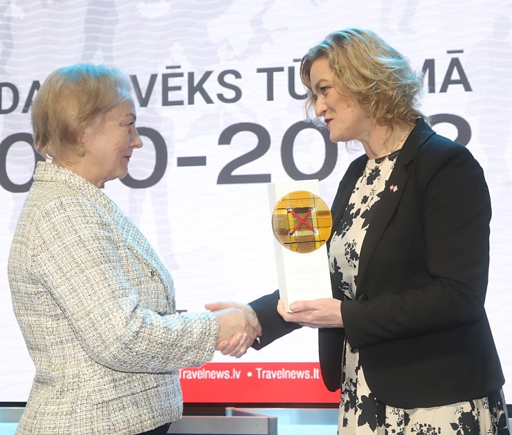 «Gada cilvēks tūrismā 2020-2022» laureāti tiek sveikti tūrisma izstādē «Balttour 2023». Foto: Rojs Maizītis «Gada cilvēks tūrismā 2020-2022» laureāti tiek sveikti tūrisma izstādē «Balttour 2023». Foto: Rojs Maizītis 332318