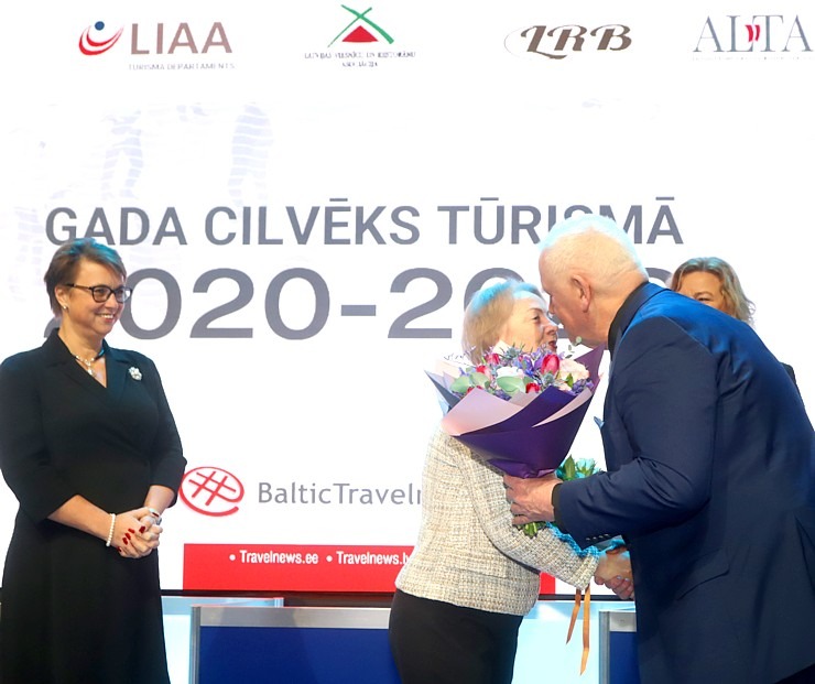 «Gada cilvēks tūrismā 2020-2022» laureāti tiek sveikti tūrisma izstādē «Balttour 2023». Foto: Rojs Maizītis «Gada cilvēks tūrismā 2020-2022» laureāti tiek sveikti tūrisma izstādē «Balttour 2023». Foto: Rojs Maizītis 332321