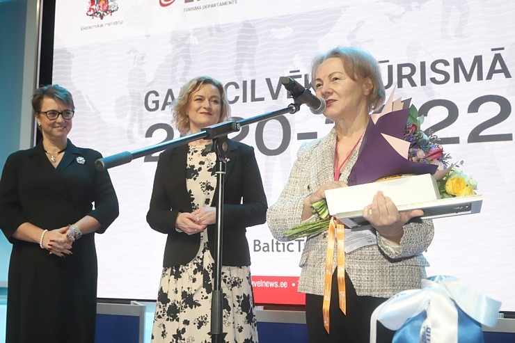«Gada cilvēks tūrismā 2020-2022» laureāti tiek sveikti tūrisma izstādē «Balttour 2023». Foto: Rojs Maizītis «Gada cilvēks tūrismā 2020-2022» laureāti tiek sveikti tūrisma izstādē «Balttour 2023». Foto: Rojs Maizītis 332322