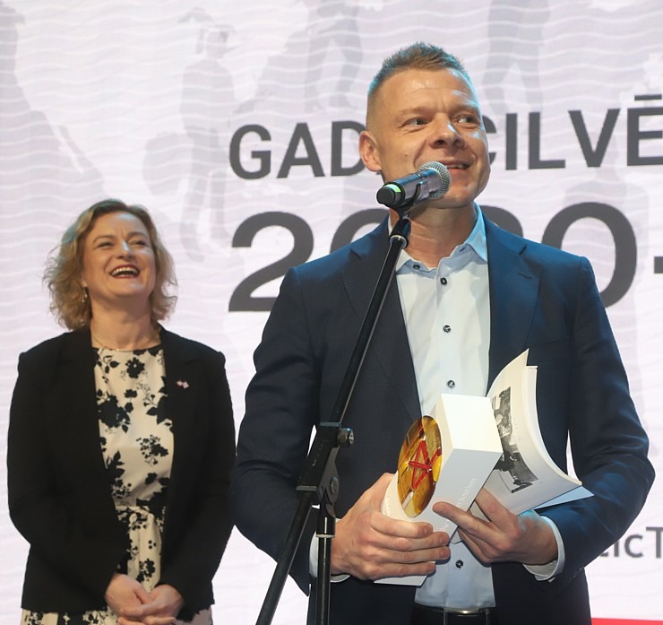 «Gada cilvēks tūrismā 2020-2022» laureāti tiek sveikti tūrisma izstādē «Balttour 2023». Foto: Rojs Maizītis «Gada cilvēks tūrismā 2020-2022» laureāti tiek sveikti tūrisma izstādē «Balttour 2023». Foto: Rojs Maizītis 332328