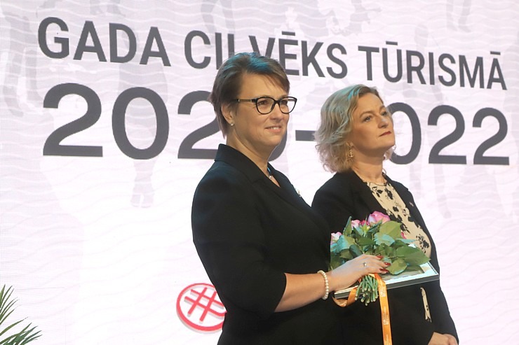 «Gada cilvēks tūrismā 2020-2022» laureāti tiek sveikti tūrisma izstādē «Balttour 2023». Foto: Rojs Maizītis «Gada cilvēks tūrismā 2020-2022» laureāti tiek sveikti tūrisma izstādē «Balttour 2023». Foto: Rojs Maizītis 332329