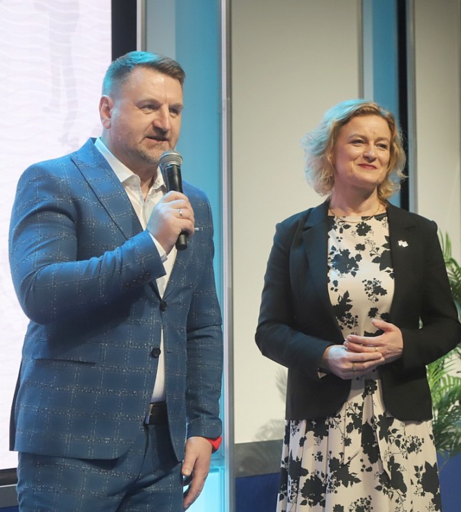 «Gada cilvēks tūrismā 2020-2022» laureāti tiek sveikti tūrisma izstādē «Balttour 2023». Foto: Rojs Maizītis «Gada cilvēks tūrismā 2020-2022» laureāti tiek sveikti tūrisma izstādē «Balttour 2023». Foto: Rojs Maizītis 332307