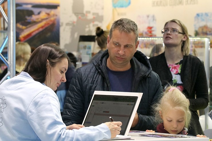 Tūrisma profesionāļi konsultāciju un pārdošanas procesā tūrisma izstādē «Balttour 2023» 332602