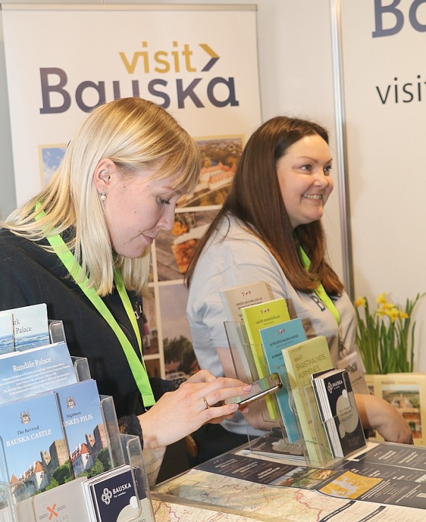 Tūrisma profesionāļi konsultāciju un pārdošanas procesā tūrisma izstādē «Balttour 2023» 332604