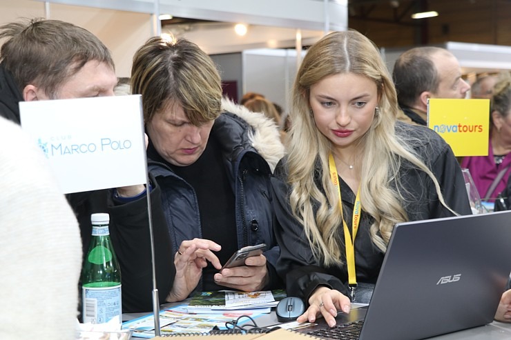 Tūrisma profesionāļi konsultāciju un pārdošanas procesā tūrisma izstādē «Balttour 2023» 332631