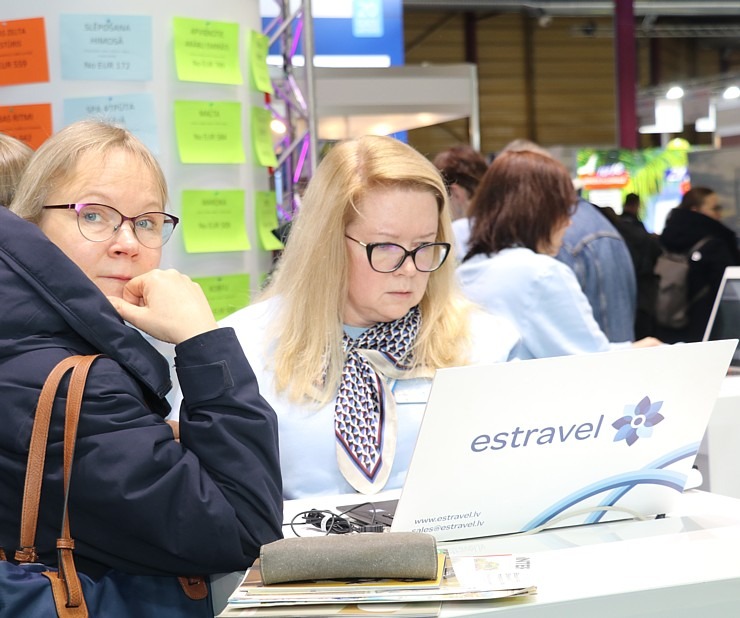Tūrisma profesionāļi konsultāciju un pārdošanas procesā tūrisma izstādē «Balttour 2023» 332583