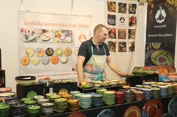 Tūrisma profesionāļi konsultāciju un pārdošanas procesā tūrisma izstādē «Balttour 2023» 332664