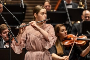 31. Liepājas Starptautiskā zvaigžņu festivāla atklāšanas koncerts pulcē Latvijas māksliniekus, interesentus un populāras slavenības. Foto: Jānis Vecbr 5