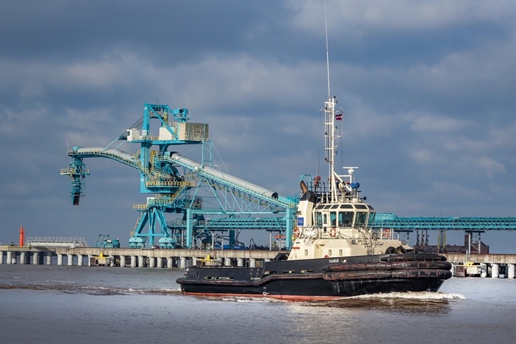 Skati uz Ventspils ostu un promenādi no vecajām Jūras darbnīcām. Foto: Oskars Jūra 333240