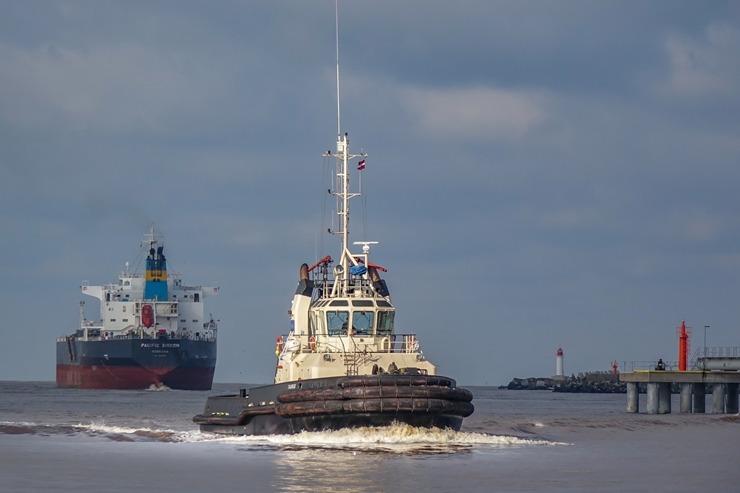 Skati uz Ventspils ostu un promenādi no vecajām Jūras darbnīcām. Foto: Oskars Jūra 333241