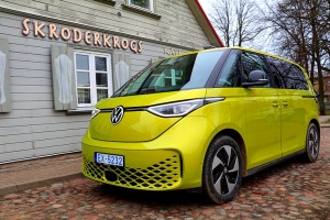 Travelnews.lv ar jauno un elektrisko «VW ID.Buzz Pro» izbauda «Skroderkrogs» ēdienkarti Ventspilī 1