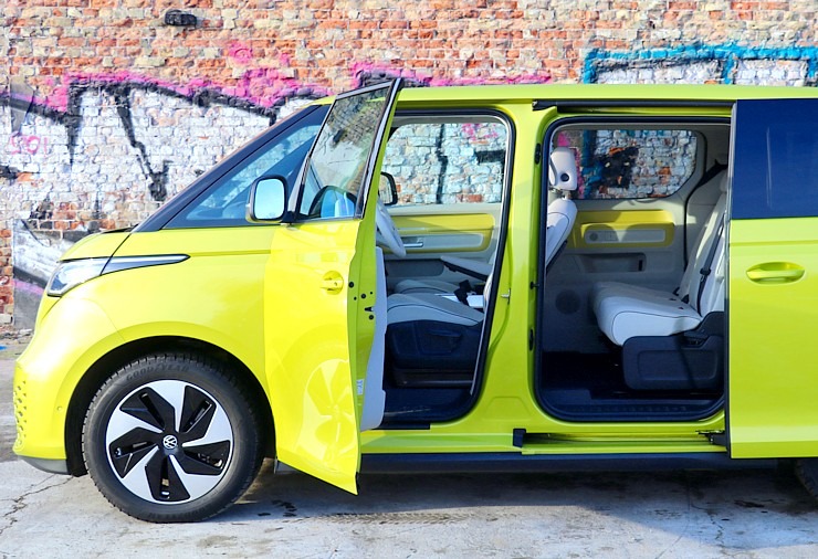 Travelnews.lv ar jauno un elektrisko «VW ID.Buzz Pro» apceļo Ventspili un Rīgu 334057