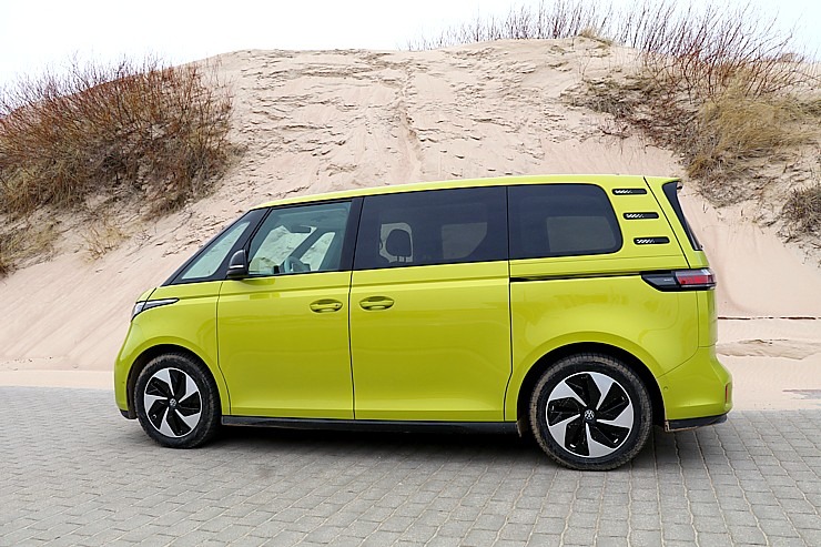 Travelnews.lv ar jauno un elektrisko «VW ID.Buzz Pro» apceļo Ventspili un Rīgu 334026