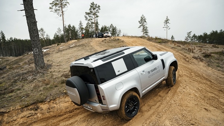 Svinot Land Rover un Defender 75. gadskārtu, zīmola fani dodas piedzīvojumu braucienā uz Vidzemi. Foto: Velocita.lv 334520