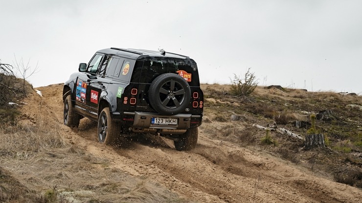 Svinot Land Rover un Defender 75. gadskārtu, zīmola fani dodas piedzīvojumu braucienā uz Vidzemi. Foto: Velocita.lv 334525