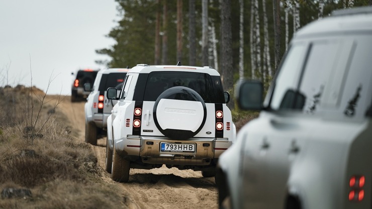 Svinot Land Rover un Defender 75. gadskārtu, zīmola fani dodas piedzīvojumu braucienā uz Vidzemi. Foto: Velocita.lv 334512