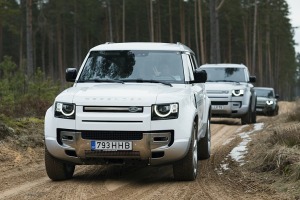 Svinot Land Rover un Defender 75. gadskārtu, zīmola fani dodas piedzīvojumu braucienā uz Vidzemi. Foto: Velocita.lv 1