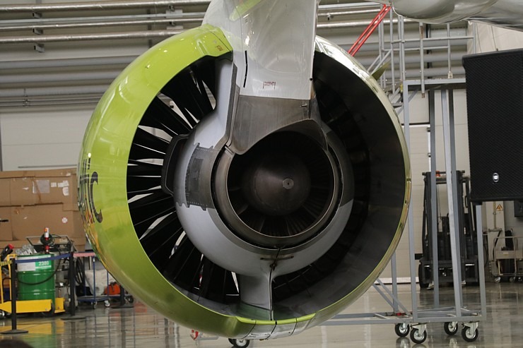 «airBaltic» rīko medijiem atvērto durvju dienu un iepazīstina ar lidmašīnu apkopes angāru 334619