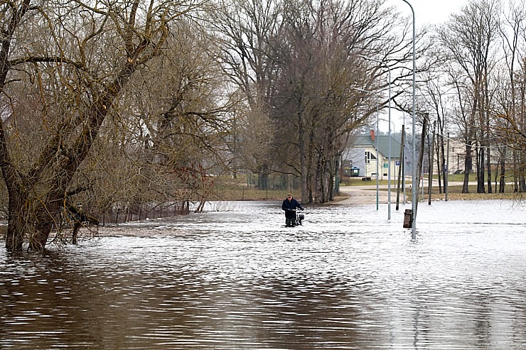 Daugava Latgalē ar palu ūdeņiem appludina Krāslavu, Daugavpili, Līvānus un... 334735