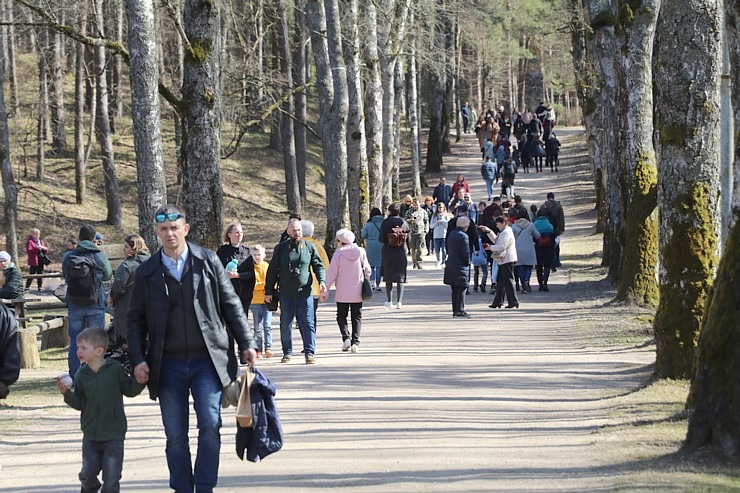 Latvijas Etnogrāfiskajā brīvdabas muzejā svin Lielās Lieldienas 334800