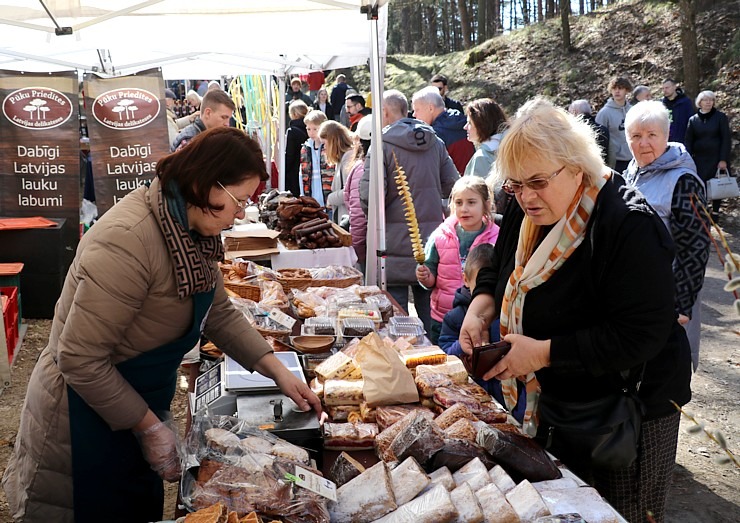 Latvijas Etnogrāfiskajā brīvdabas muzejā svin Lielās Lieldienas 334803