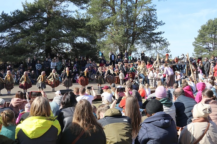 Daudzi rīdzinieki pavada jautras un pavasarīgas Lieldienas Latvijas Etnogrāfiskajā brīvdabas muzejā 334876