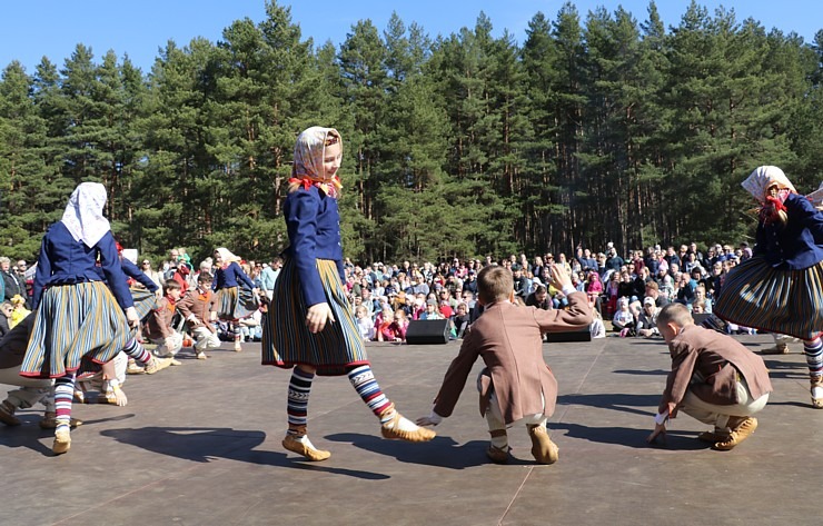 Daudzi rīdzinieki pavada jautras un pavasarīgas Lieldienas Latvijas Etnogrāfiskajā brīvdabas muzejā 334859